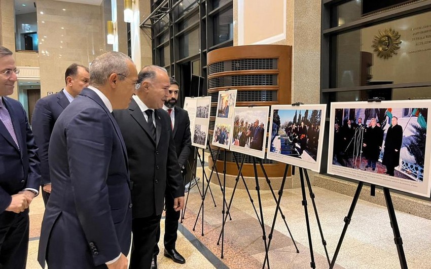 В Ашхабаде открылась фотовыставка, посвященная 100-летию Гейдара Алиева