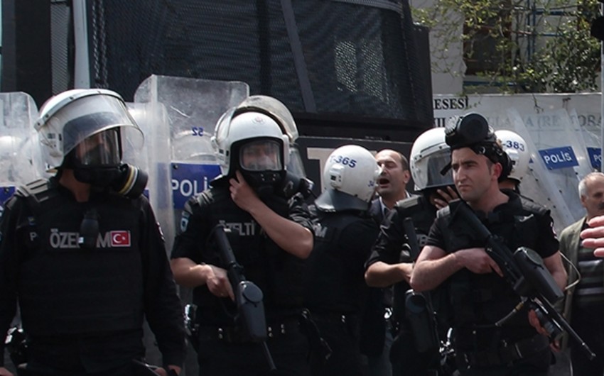 ​В Стамбуле прогремел взрыв, два человека получили ранения