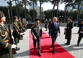 Министр обороны Азербайджана и генсек НАТО обсудили военное сотрудничество