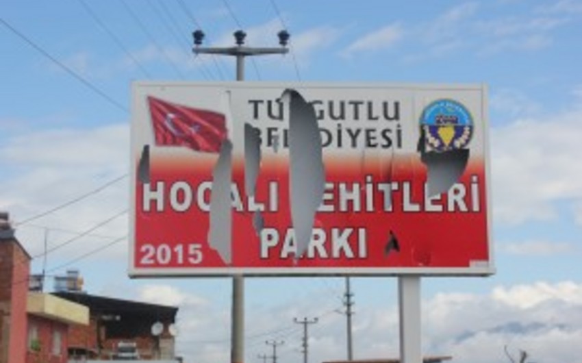 ​Хулиганы сломали мемориальную доску в Парке шехидов Ходжалы в Турции