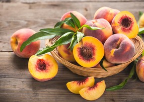 Азербайджан резко сократил закупки персиков из-за рубежа