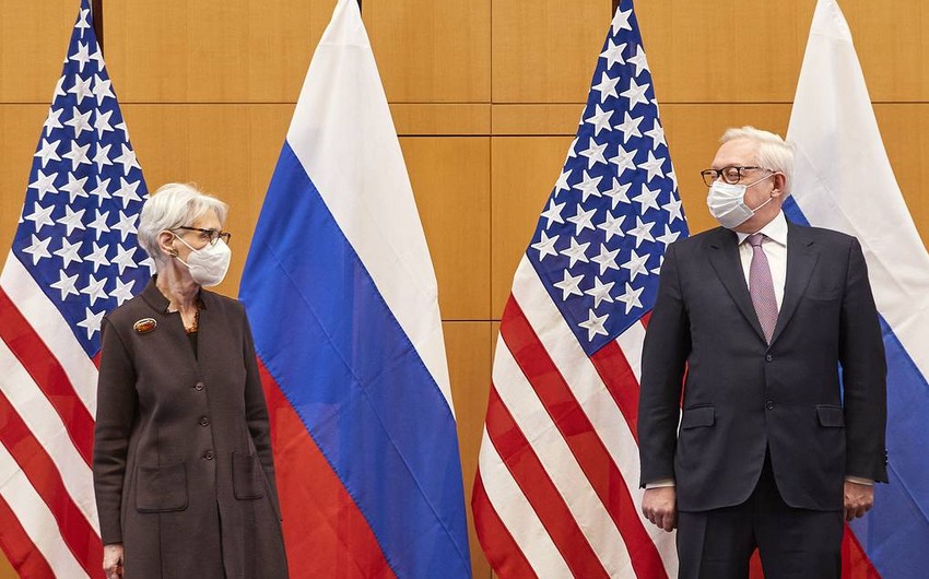 US, Russian officials not shake hands before security talks