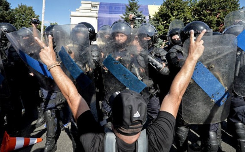 Премьер Румынии потребовала от спецслужб отчет об организаторах беспорядков
