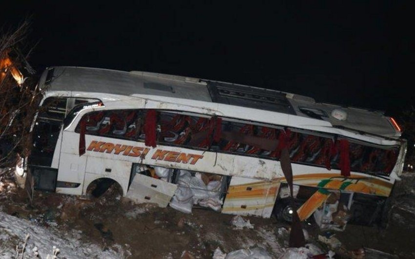 Türkiyədə ağır avtobus qəzası baş verib