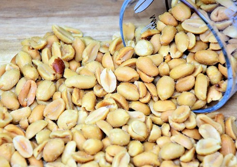 Азербайджан увеличил импорт арахиса из ОАЭ в 17 раз