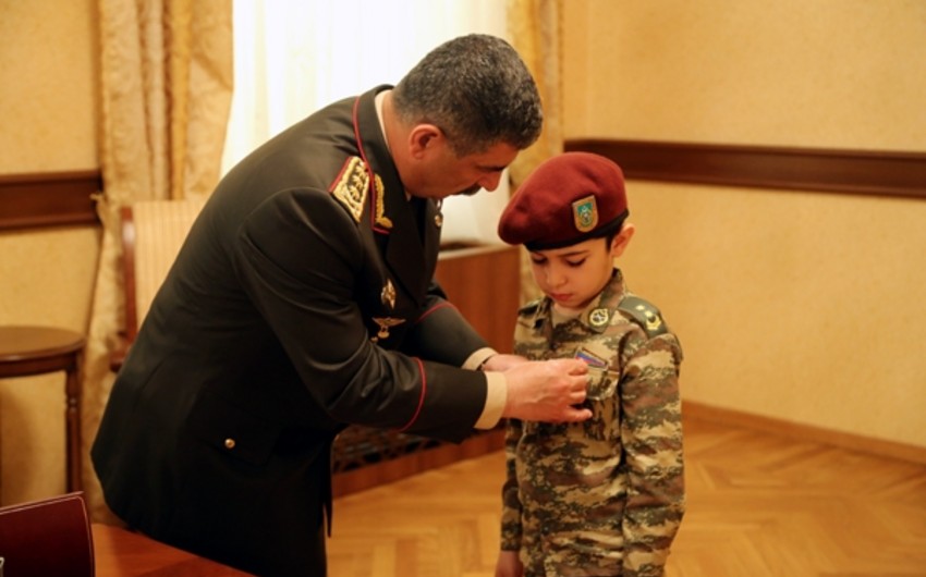 Награды военнослужащих, получивших посмертно звание Национального героя Азербайджана, вручены членам их семей