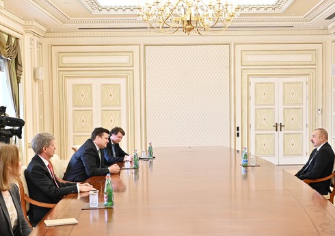 Президент Азербайджана принял министра Вооруженных сил Великобритании