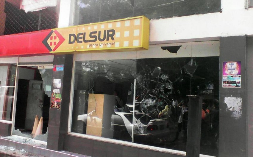 Три человека погибли в охваченном беспорядками венесуэльском городе