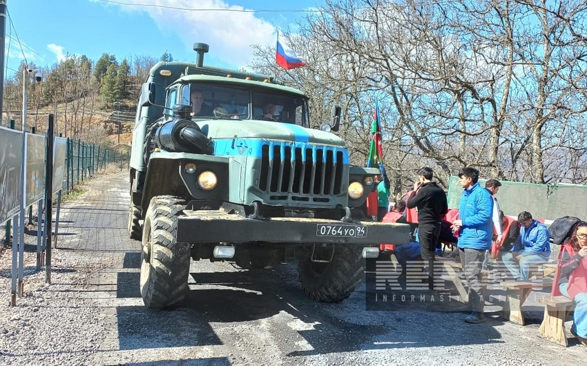 Cars of peacekeepers move unhindered on Khankandi-Lachin road
