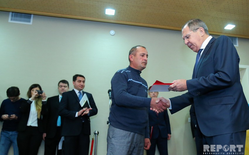 Глава МИД России вручил медаль отцу азербайджанца, спасшего детей в Подмосковье