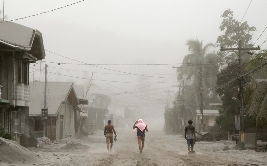 Жервами мощного тайфуна на Филиппинах стали 16 человек 