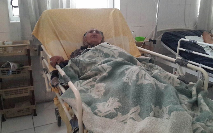 В Сумгайыте 75-и летняя женщина получила тяжелые травмы, упав с лестницы - ФОТО