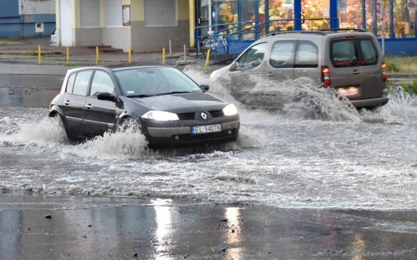 В Польше в результате проливных дождей с градом погибли три человека - ВИДЕО