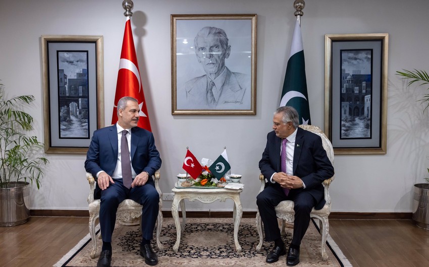 Pakistani and Turkish foreign ministers speak on phone