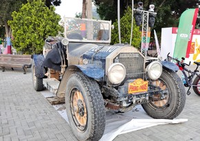 110-year-old retro car burns down in Azerbaijan