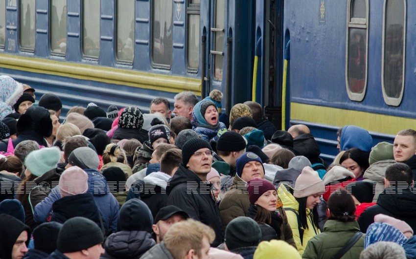 Беженцы из городов Украины стекаются к румынской границе в надежде перебраться в Европу