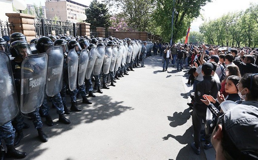 Ermənistanda polislə aksiya iştirakçıları arasında toqquşma olub, həbs olunanlar var - YENİLƏNİB-2