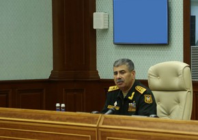 Министр обороны провел совещание в Центральном командном пункте