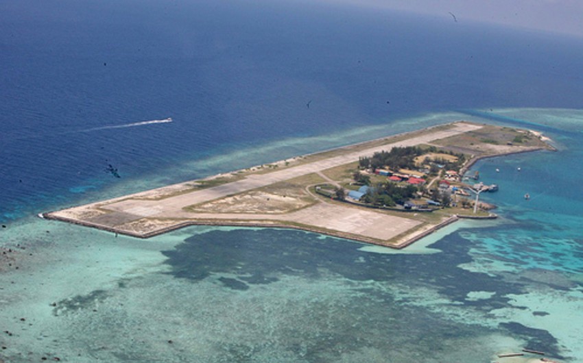 ​Китай строит третий аэродром на спорных островах в Южно-Китайском море