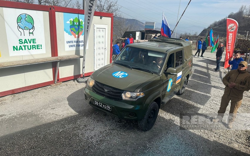 Cars of peacekeepers move unhindered on Khankandi-Lachin road