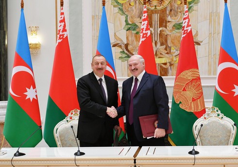 Лукашенко поздравил президента Ильхама Алиева
