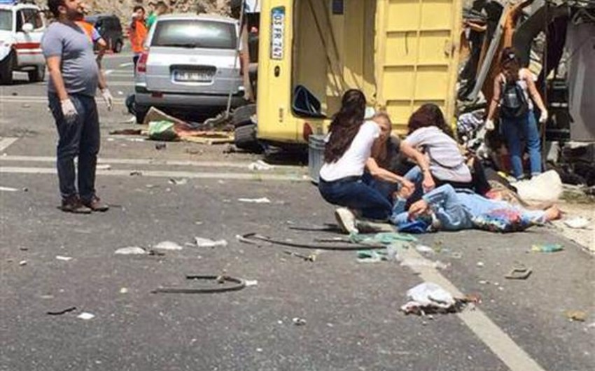 В Турции микроавтобус с туристами попал в ДТП, погибли не менее 20 человек - ФОТО