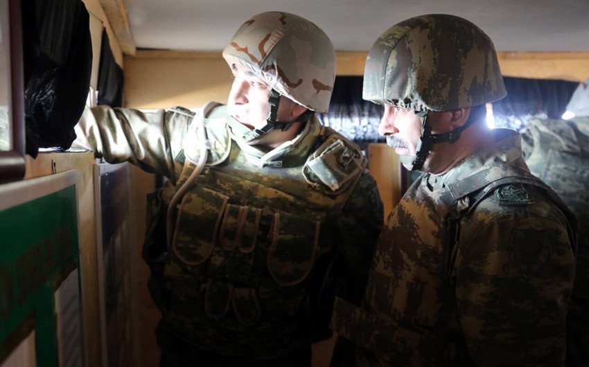 Министр обороны Азербайджана посетил прифронтовую зону для оценки ситуации