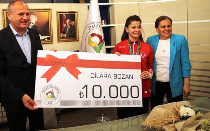 Winner of Islamic Games awarded with 10,000 Turkish liras
