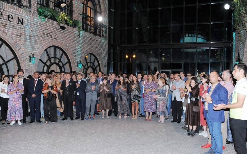 Лейла Алиева и Арзу Алиева приняли участие в церемонии награждения победителей литературного конкурса, посвященного памяти Насими