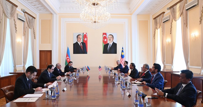 Azerbaijani PM Asadov meets with President of Senate of Malaysian Parliament