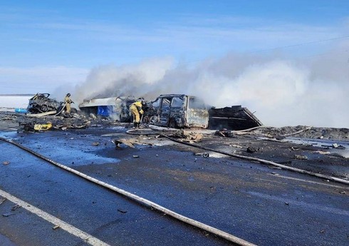 В Омской области при столкновении двух фур и микроавтобуса погибли семь человек