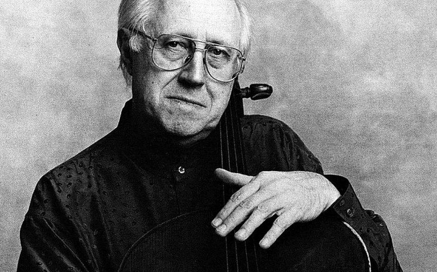 A memorial plague to Mstislav Rostropovich unveiled in Moscow