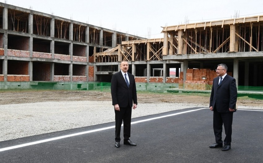 Президент ознакомился с ходом стройработ в зданиях для вынужденных переселенцев - ОБНОВЛЕНО