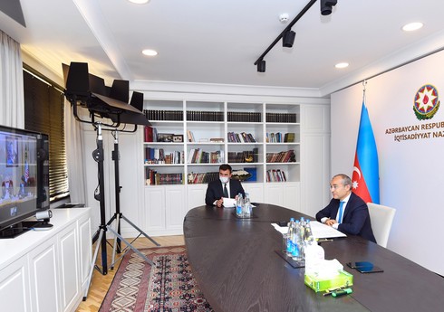 Микаил Джаббаров провел встречу с министром экономики и финансов Ирана