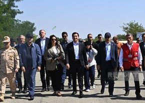 Diplomatic corps gets acquainted with area where food cargo of the Azerbaijan Red Crescent Society located on Aghdam-Khankandi road