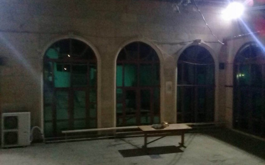 В Баку пришедший в мечеть для совершения намаза мужчина получил ножевое ранение - ФОТО