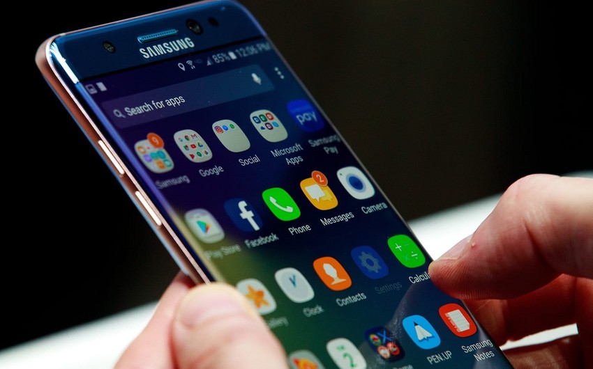 Samsung Electronics вышла на первое место в мире по продажам смартфонов