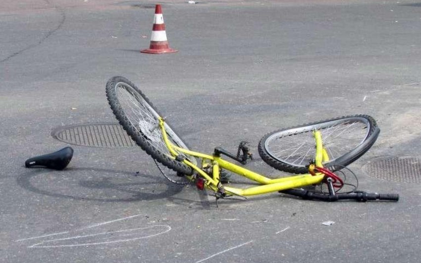 Zərdabda avtomobil velosipedçini vurub
