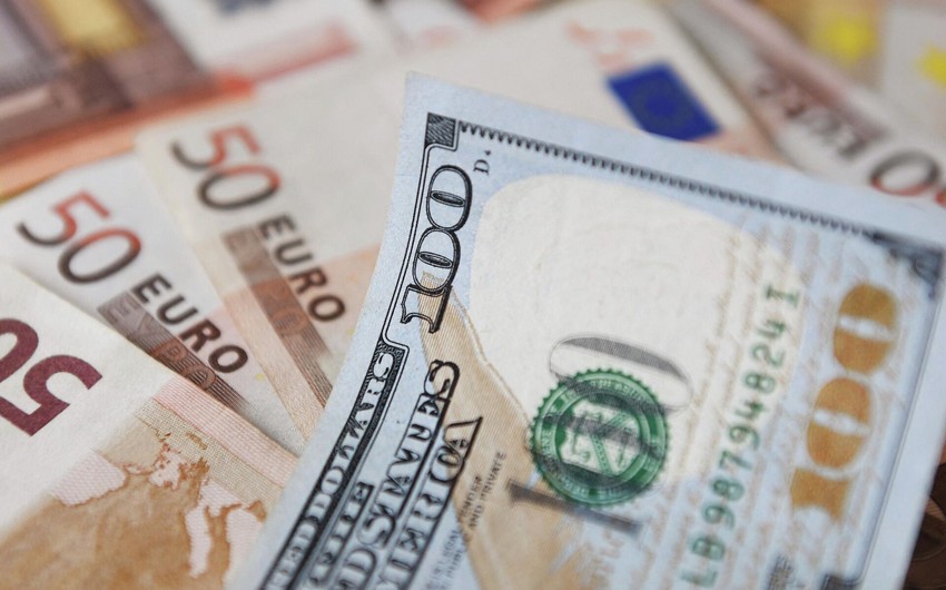 Доллар США достиг максимума за пять месяцев против фунта и евро