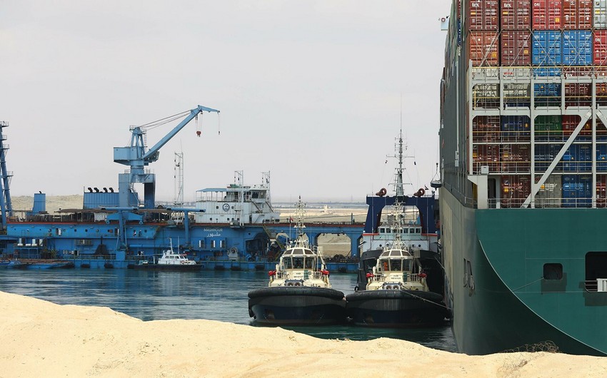 Stuck tanker blocking Suez Canal budges for first time
