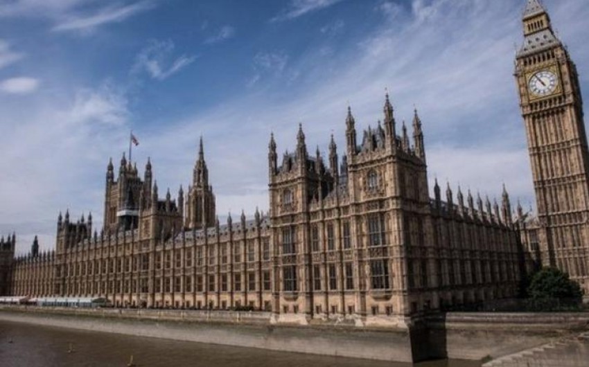 В Лондоне арестован ходивший по крыше парламента