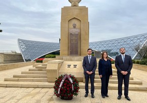Political director of Israeli MFA visits Baku WW2 Heroes' Memorial