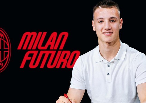 Юный вундеркинд Милана подписал первый профессиональный контракт с клубом