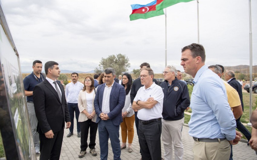 ABŞ rəsmisi “Ağıllı kənd” layihəsi çərçivəsində görülən işlərlə tanış olub 