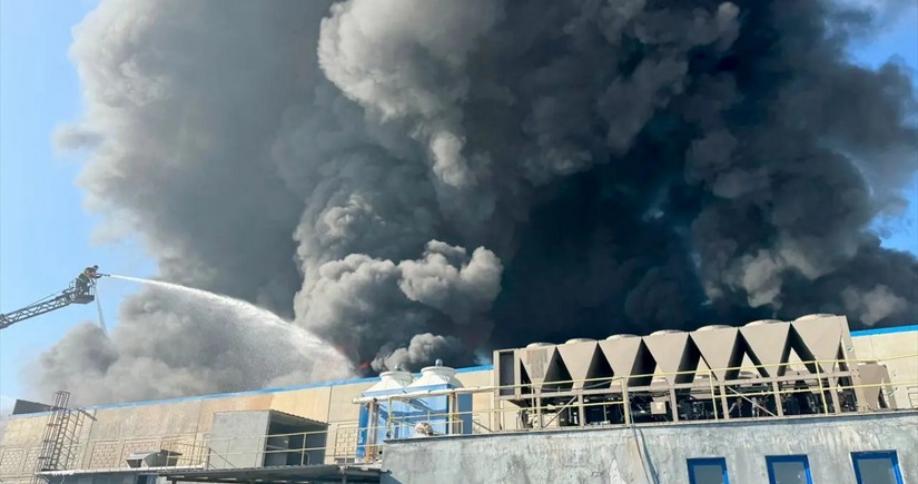 Large fire erupts at toy factory in Türkiye