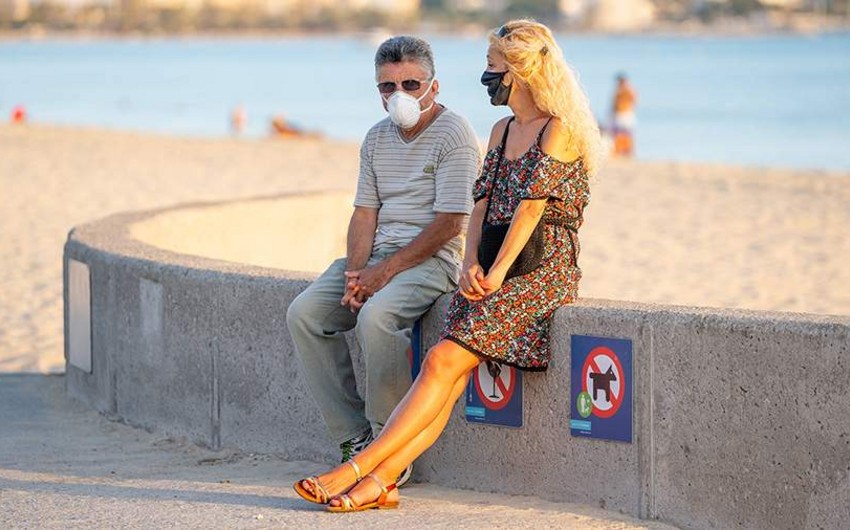 В Испании отменили обязательное ношение масок на улице
