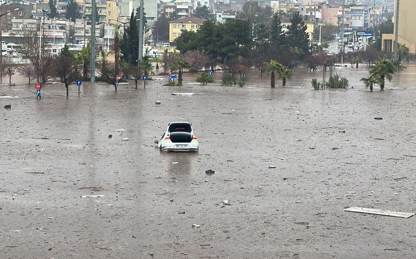 Из-за наводнений в Турции погибли 10 человек