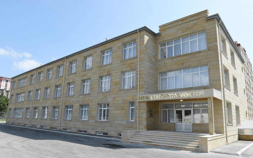 Президент Ильхам Алиев ознакомился с условиями, созданными в новом учебном корпусе школы номер 245 в Баку
