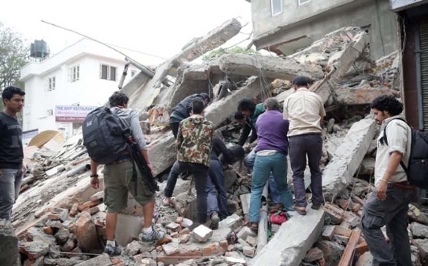 Более 200 человек погибли, 400 ранены из-за землетрясения в Непале - ДОПОЛНЕНО