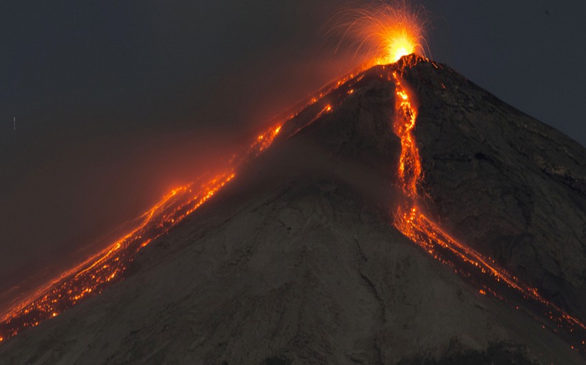İndoneziyada vulkan səbəbindən 10 minə yaxın insan təxliyə edilib